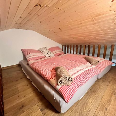Chata Pod Houbovym Vrchem 2 Horní Planá Esterno foto