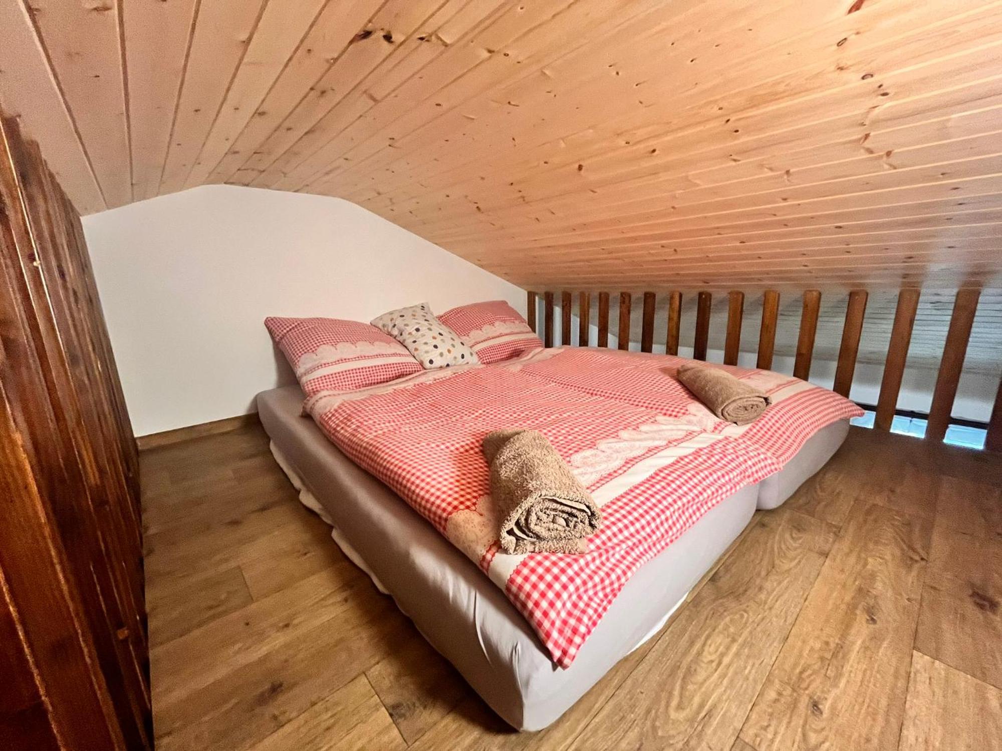 Chata Pod Houbovym Vrchem 2 Horní Planá Esterno foto